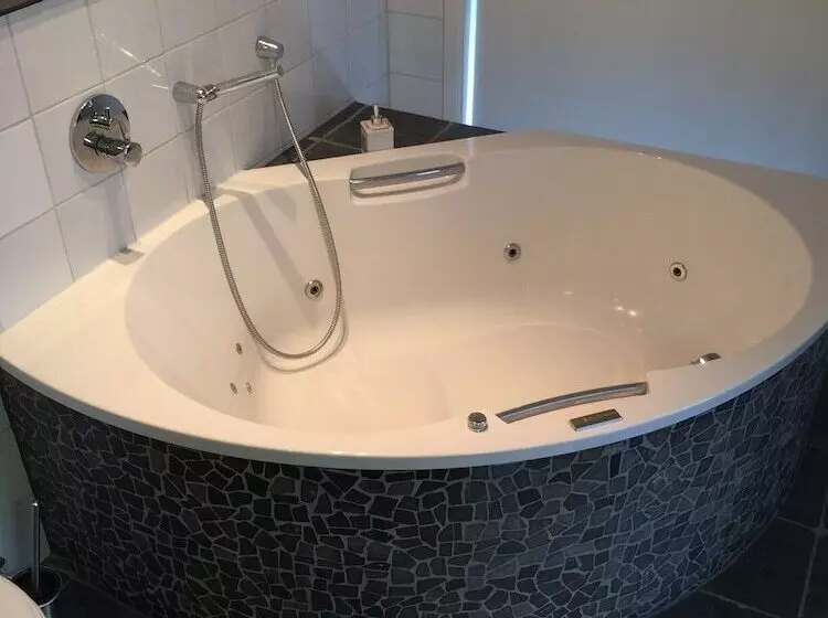 Suite, De Keizerskroon Hoorn