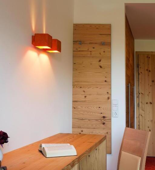 חדר קומפורט, Flatscher