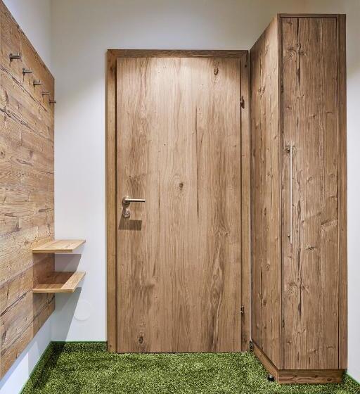 חדר קומפורט, Flatscher