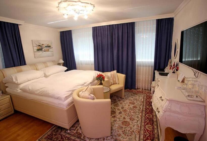 غرفة قياسية, Höckner Plaza