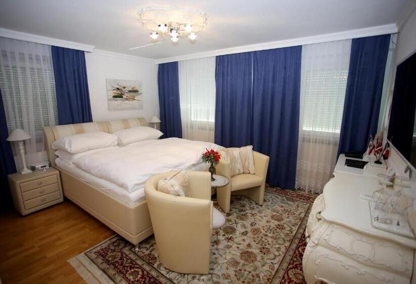 标准间, Höckner Plaza