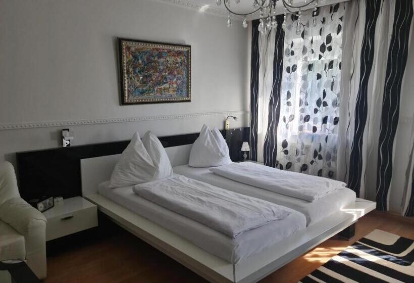 غرفة قياسية, Höckner Plaza