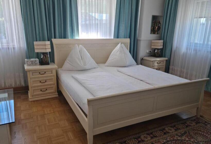 غرفة قياسية, Höckner Plaza