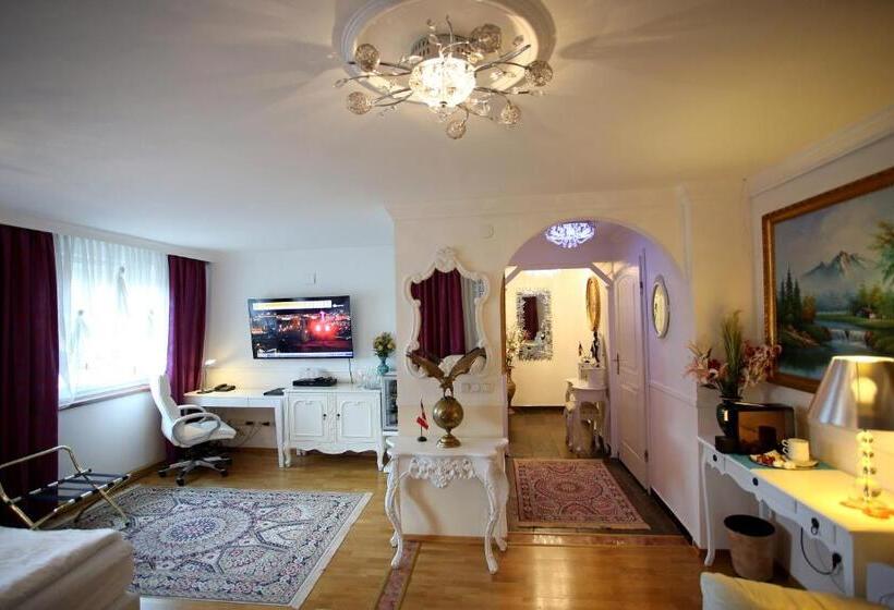 جناح, Höckner Plaza