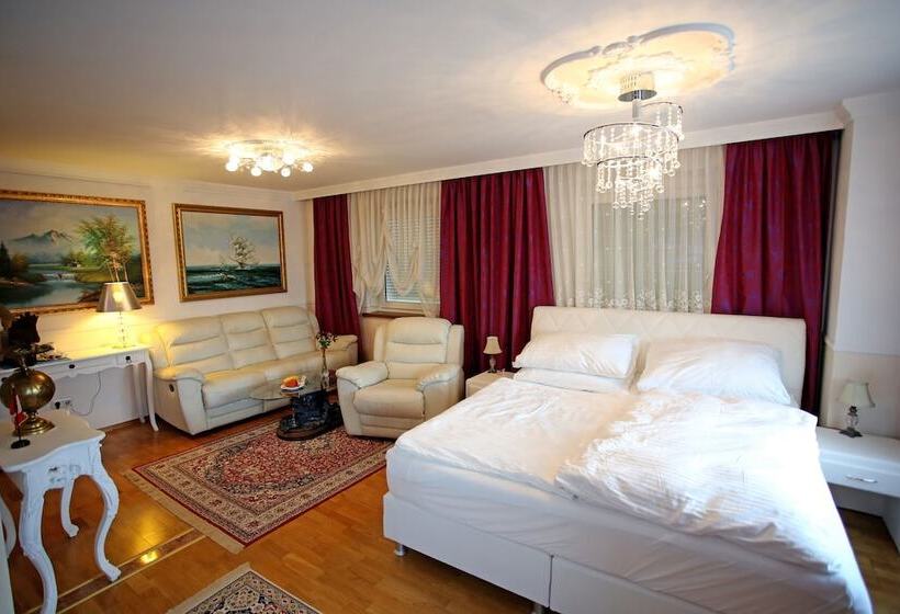 غرفة قياسية فردية, Höckner Plaza