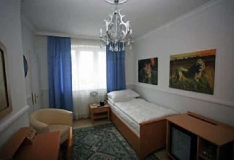 غرفة قياسية فردية, Höckner Plaza