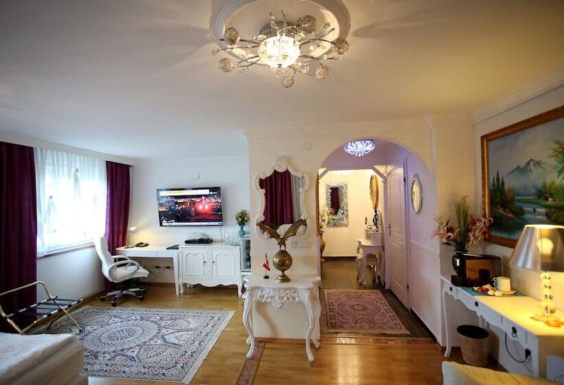 جناح, Höckner Plaza