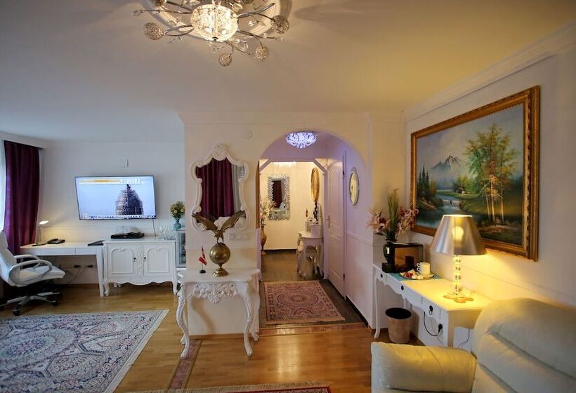 סוויטה, Höckner Plaza