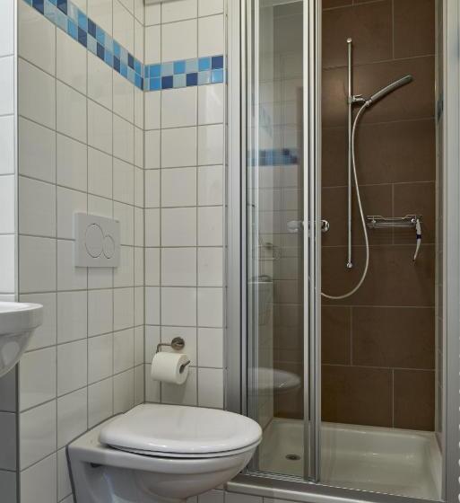 Номер Superior, Hine Adon Fribourg