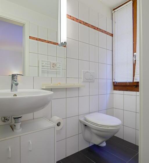 Номер Superior, Hine Adon Fribourg