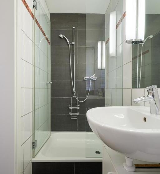 Номер Superior, Hine Adon Fribourg