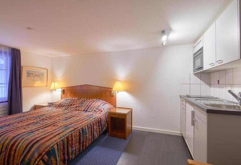 Номер Superior, Hine Adon Fribourg