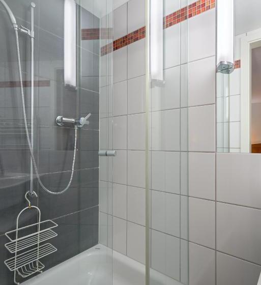 Номер Superior, Hine Adon Fribourg