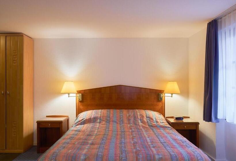 Номер Superior, Hine Adon Fribourg