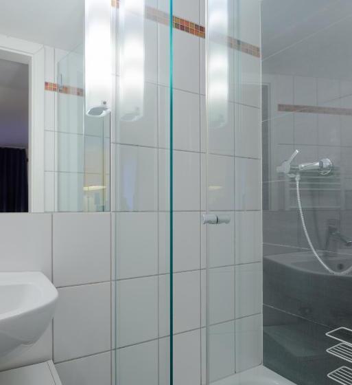 Номер Superior, Hine Adon Fribourg