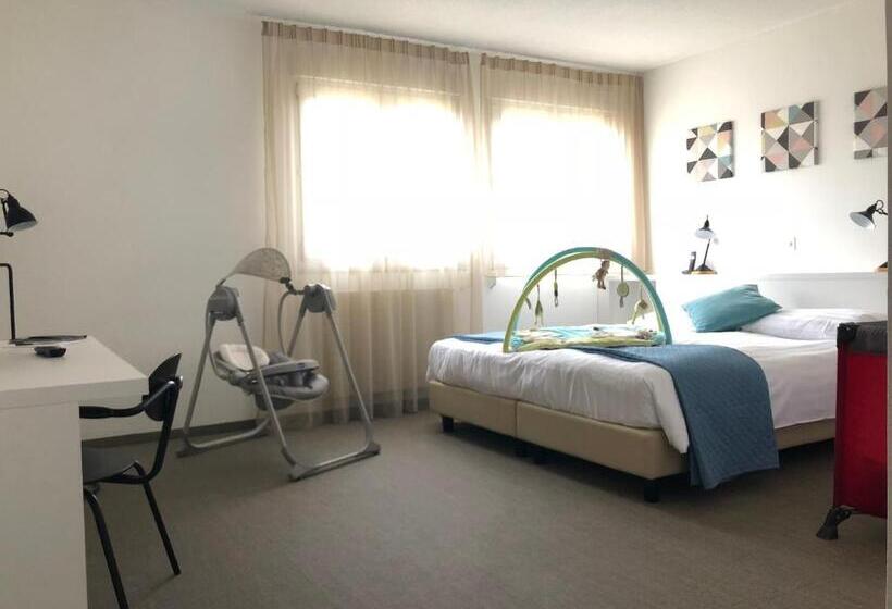 חדר משפחתי, Des Mosaiques