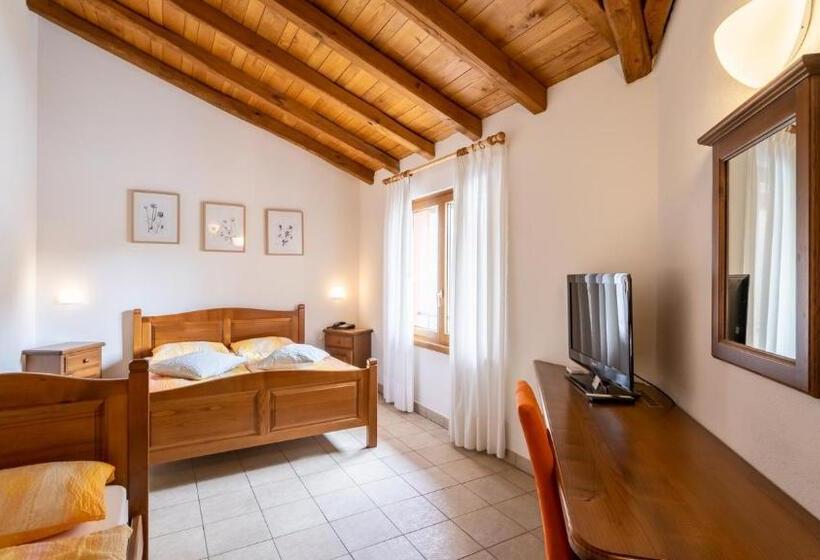 חדר משפחתי, Il Castagno