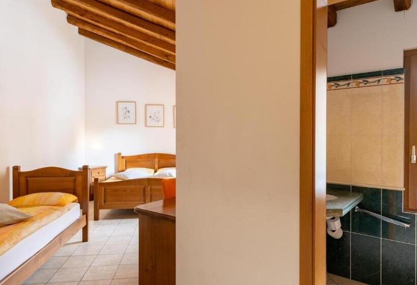 חדר משפחתי, Il Castagno