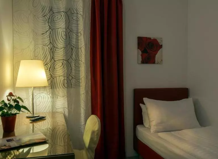 Standard Single Room, Kaiserrast