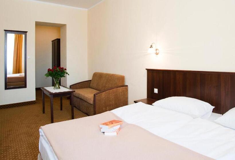 패밀리 룸, Kamienica Szefferów 1848 R