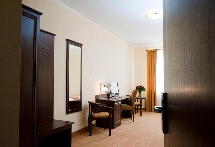 패밀리 룸, Kamienica Szefferów 1848 R