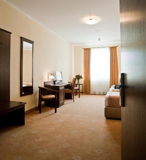 패밀리 룸, Kamienica Szefferów 1848 R