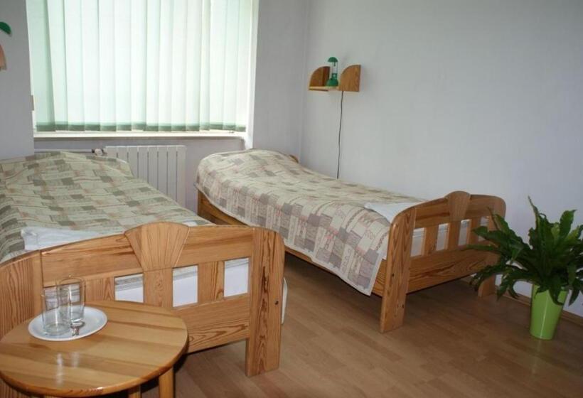 スタンダードトリプルルーム, Monttis