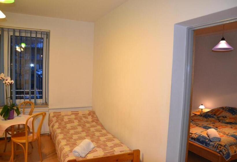 ファミリールーム, Monttis