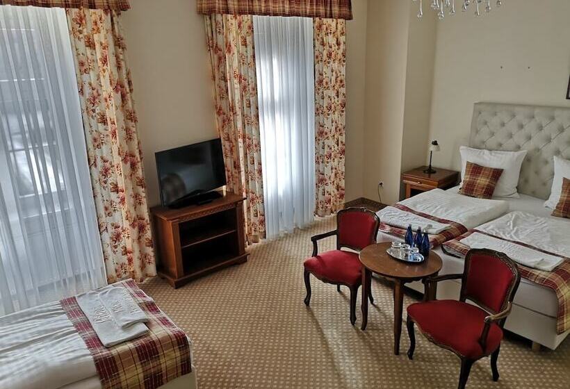 חדר סטנדרט לשלושה, Pałac Brunów   Wellness & Spa