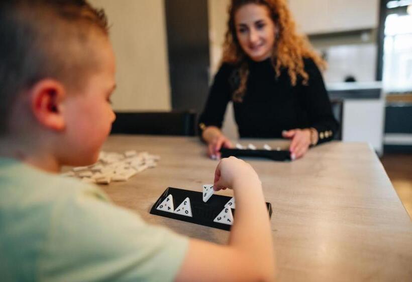 استودیو خانوادگی, Renesse