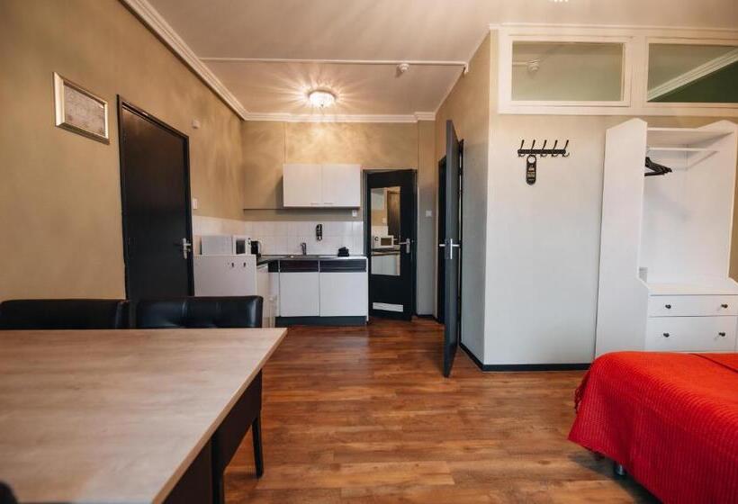 استودیو خانوادگی, Renesse