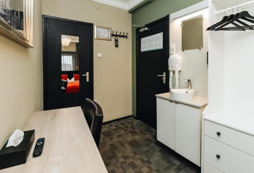 اتاق اکونومی, Renesse