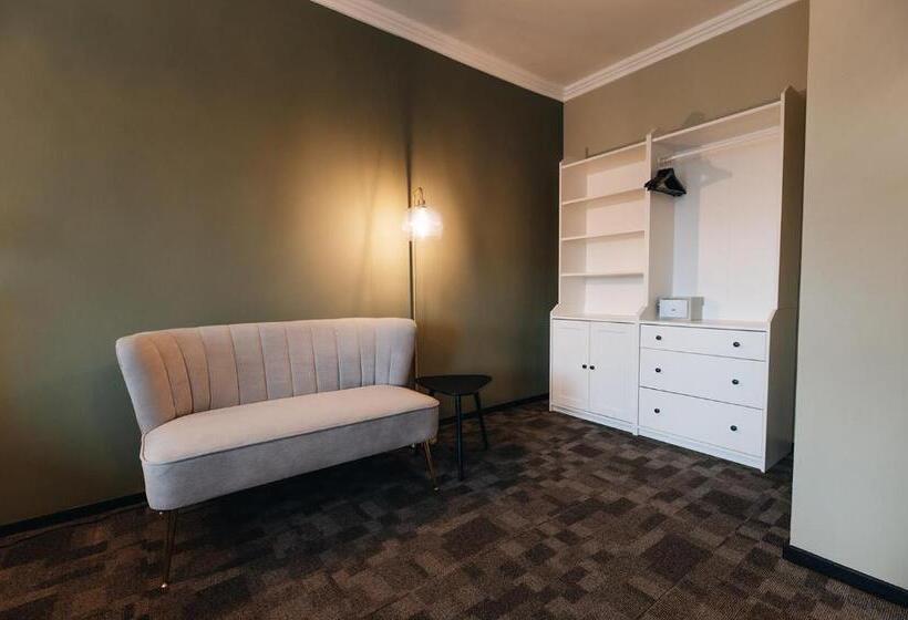 استودیوی لوکس, Renesse