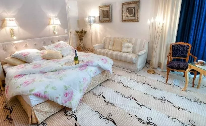 山の見えるジュニアスイート, Residenz Alexado