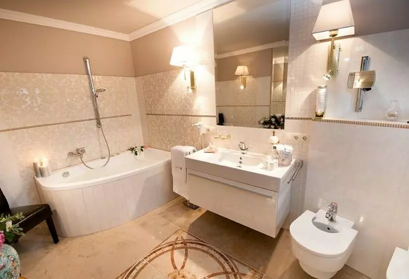 山の見えるジュニアスイート, Residenz Alexado