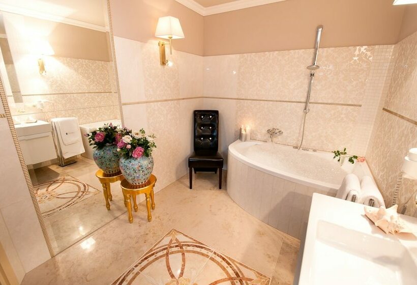 可观山景的小型套房, Residenz Alexado