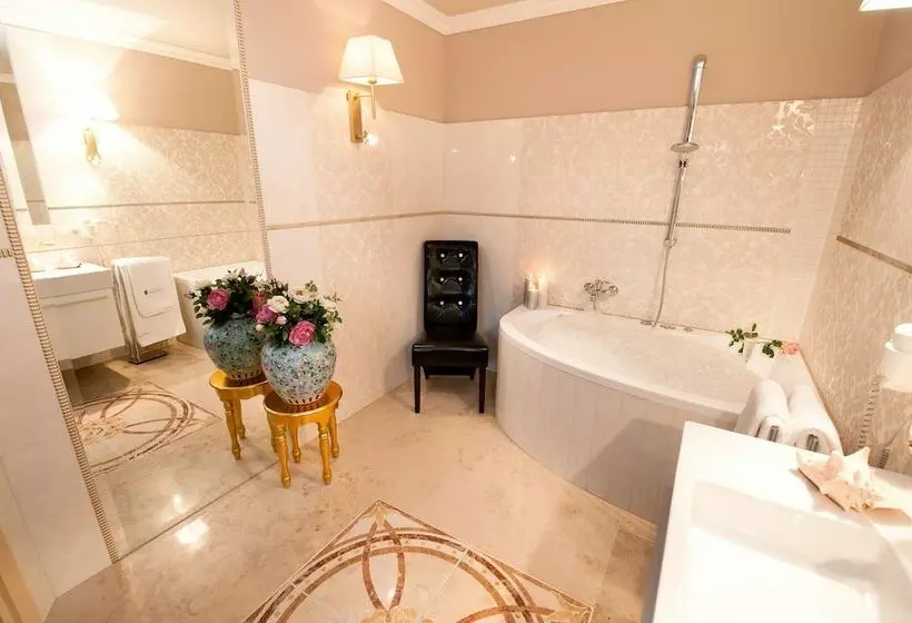 山の見えるジュニアスイート, Residenz Alexado
