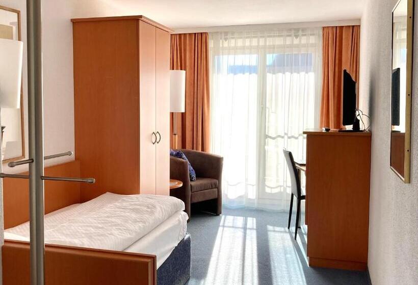 غرفة قياسية فردية, Rössli Hurden