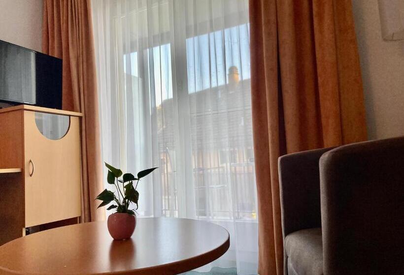 غرفة قياسية, Rössli Hurden