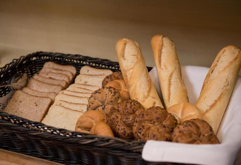 클래식 룸 킹 침대, Simfonia Boutique