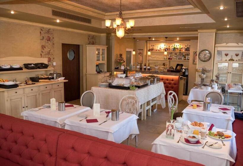 Номер Классика Кровать Кинг, Simfonia Boutique