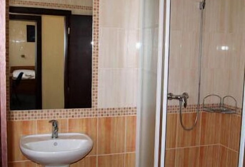 غرفة قياسية ثلاثية, Parkhotel Terezín