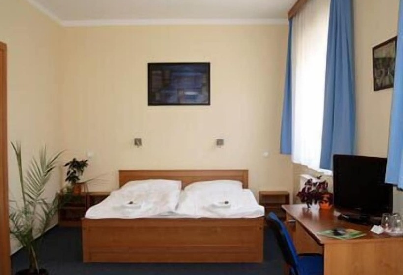 غرفة قياسية رباعية, Parkhotel Terezín
