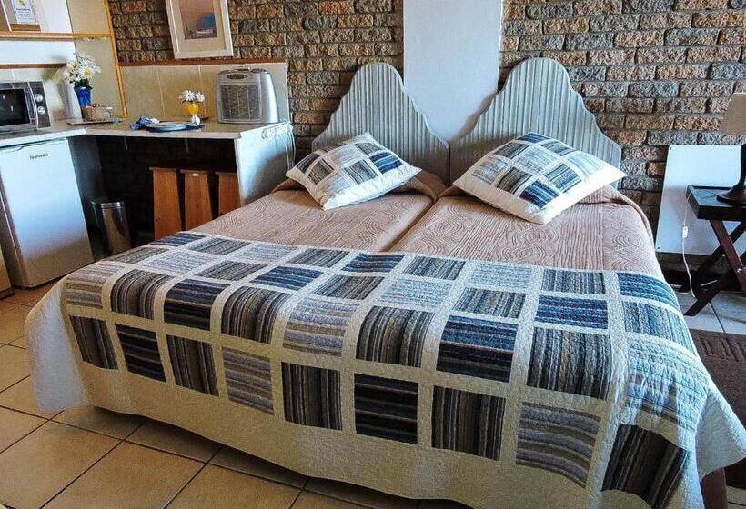 Студия Стандарт, Amzee Bokmakierie Guest House