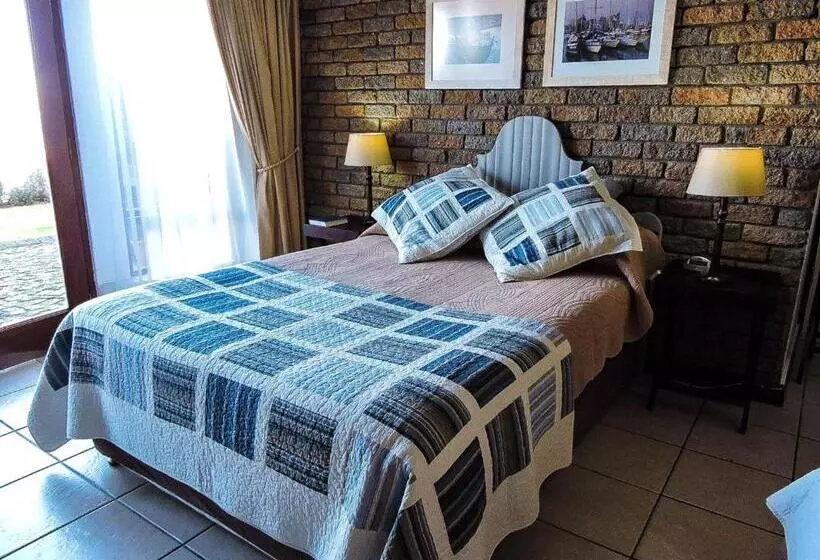 スタンダードスタジオ, Amzee Bokmakierie Guest House
