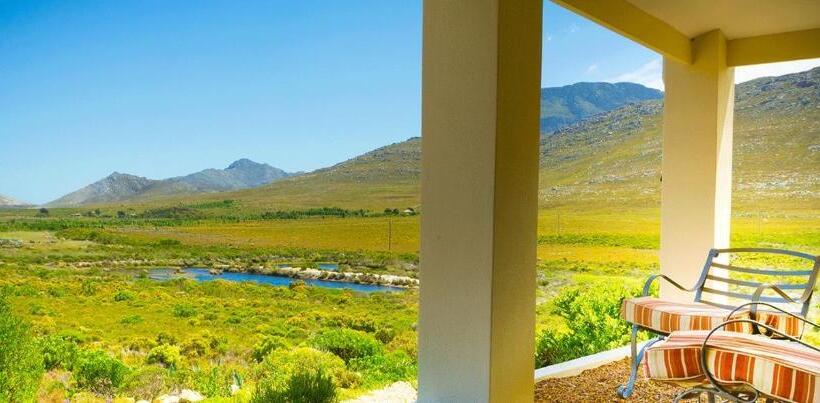 디럭스 룸 킹사이즈 침대, Kapensis Guesthouse  Ltd