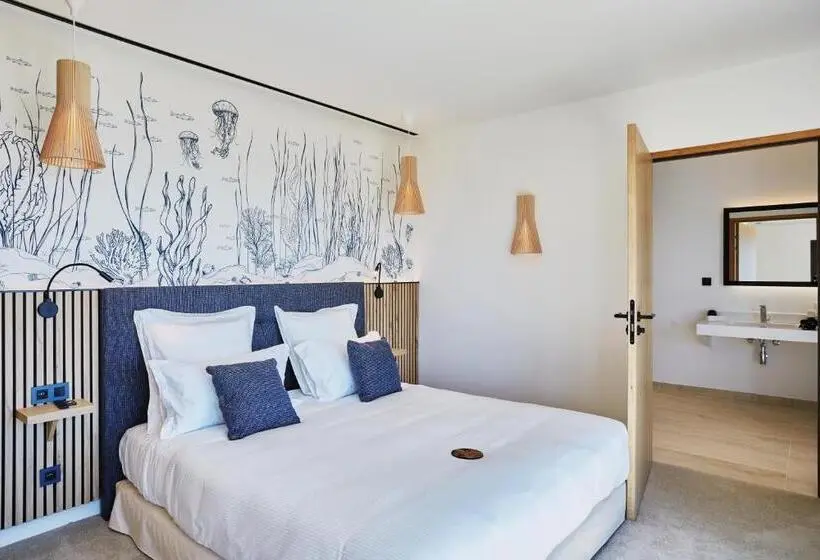 Standard Room King Size Bed, Eden