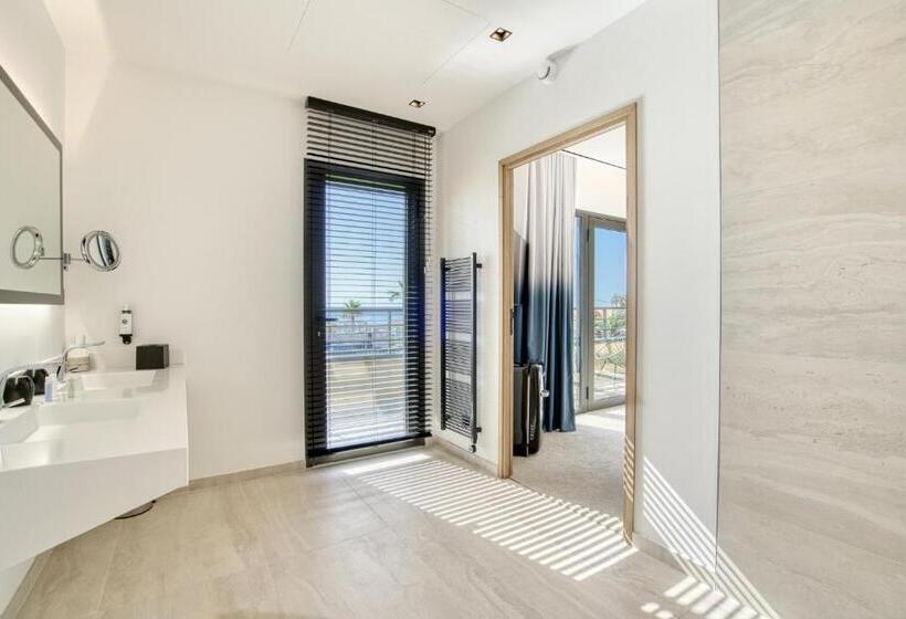 带大床的标准间, Eden