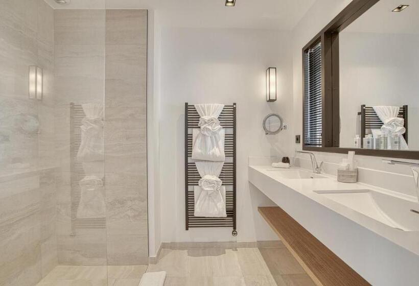 豪华海景房, Eden