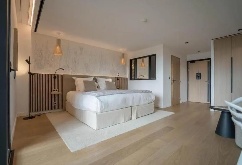 Deluxe Room, Eden